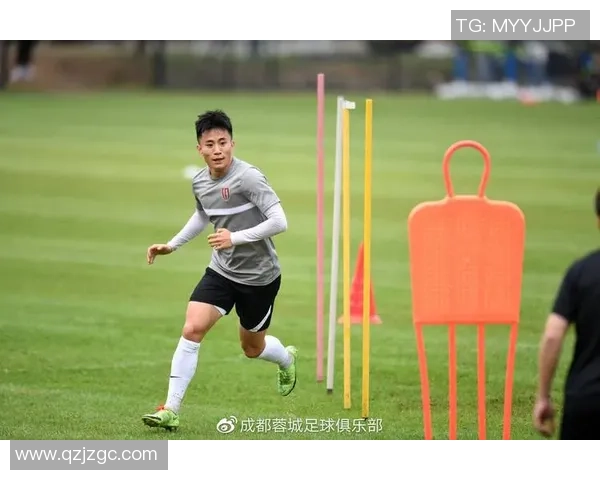 成都足球队进攻革新之路探索战术创新与球队未来发展潜力 成都足球队进攻革新之路探索战术创新与球队未来发展潜力